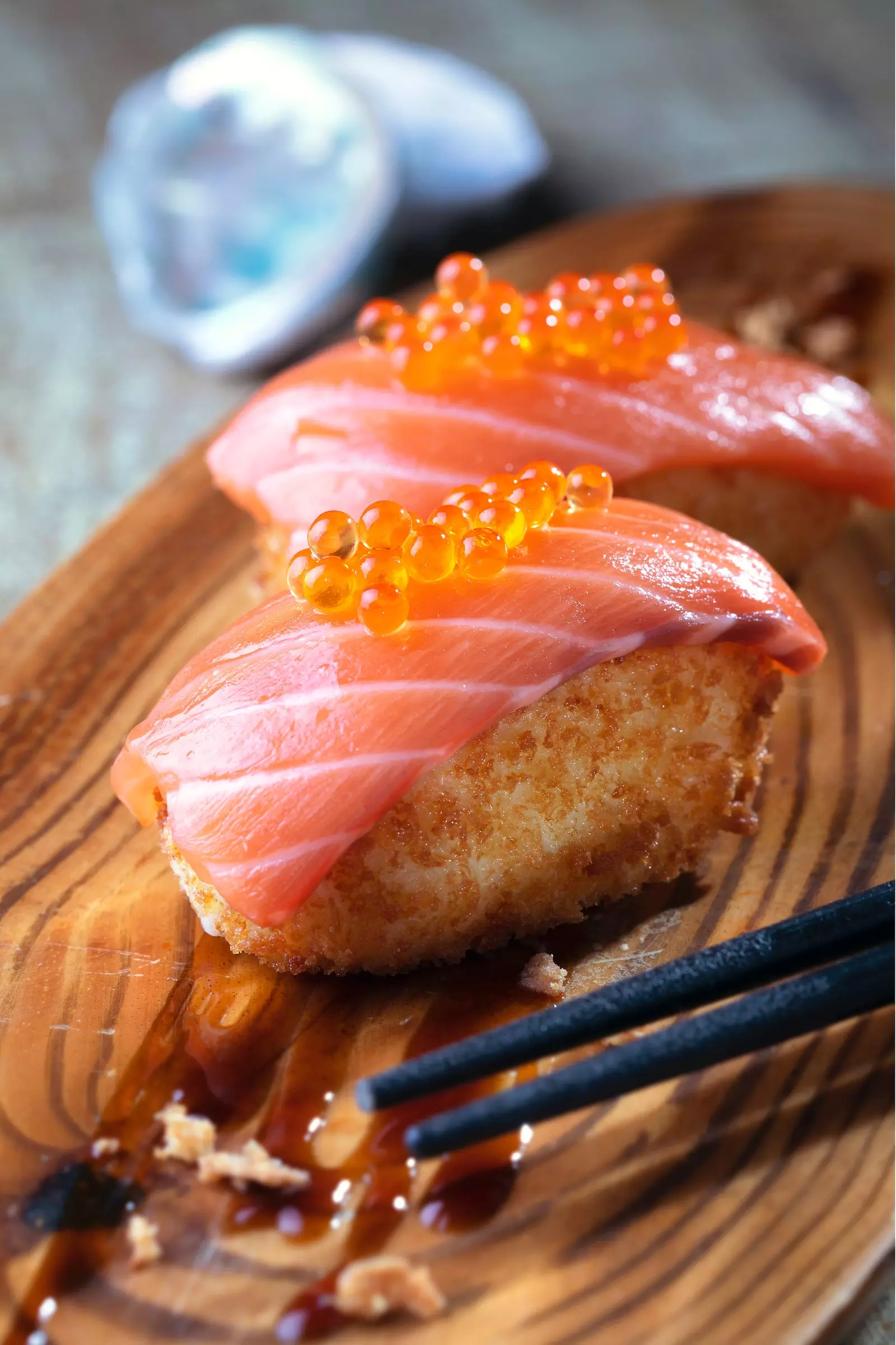 salmon nigiri