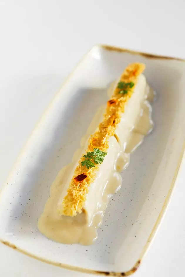 Canelone da Vovó Catalina com trufa melanosporum e queijo parmesão