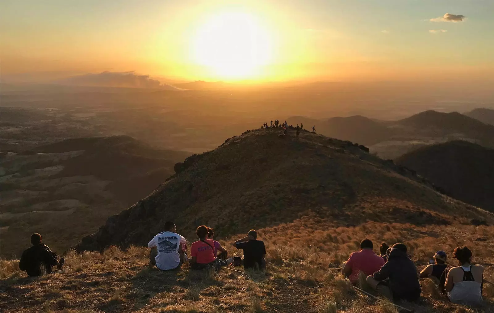 Matahari terbenam di Cerro Pelado