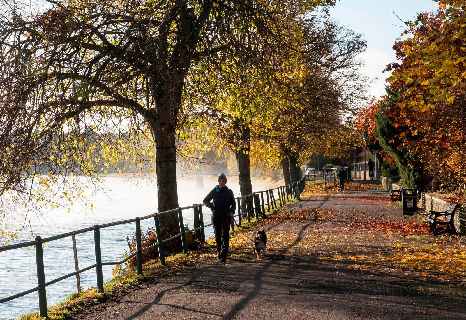 Ness Nehri kıyısında bir yürüyüş