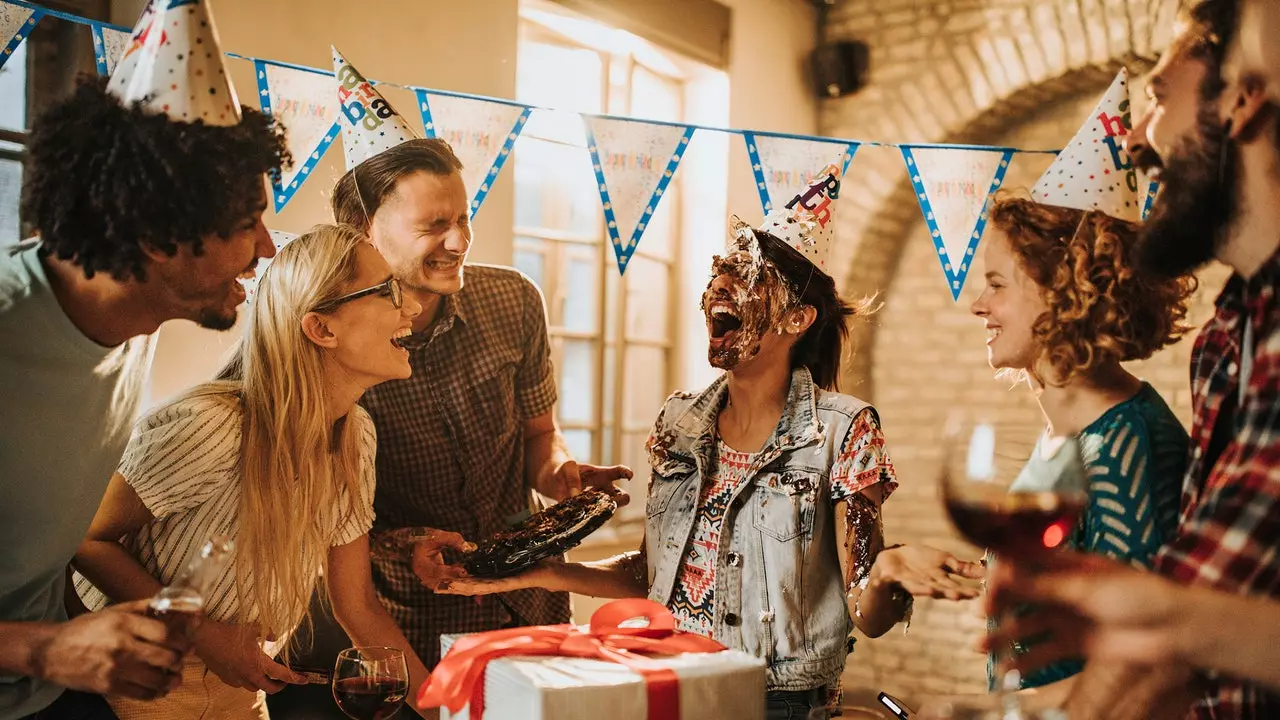 Šādi dziesma “Happy Birthday” tiek dziedāta 70 valstīs