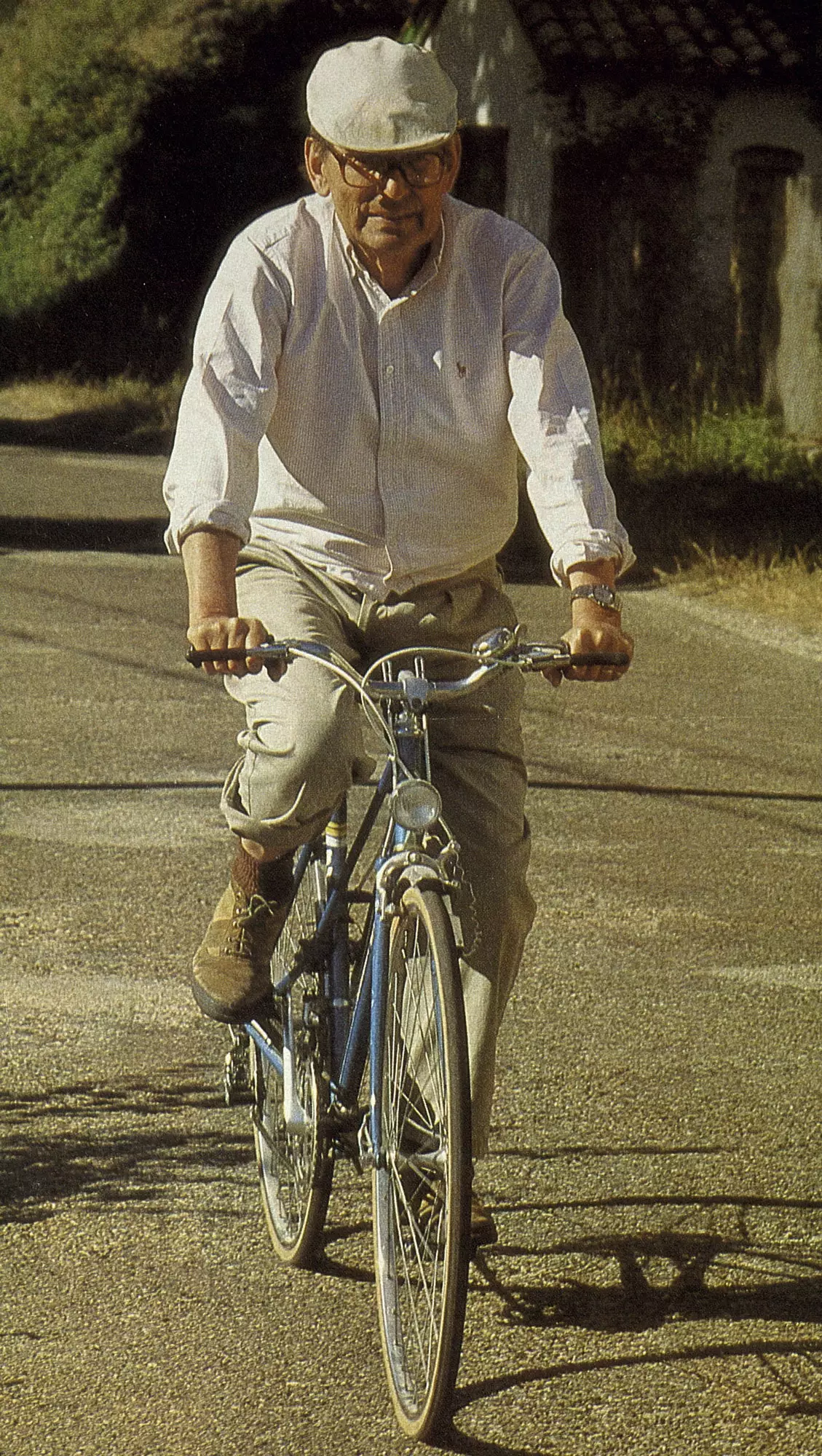 Miguel Delibes Setin in bicicletta a Sedano Burgos