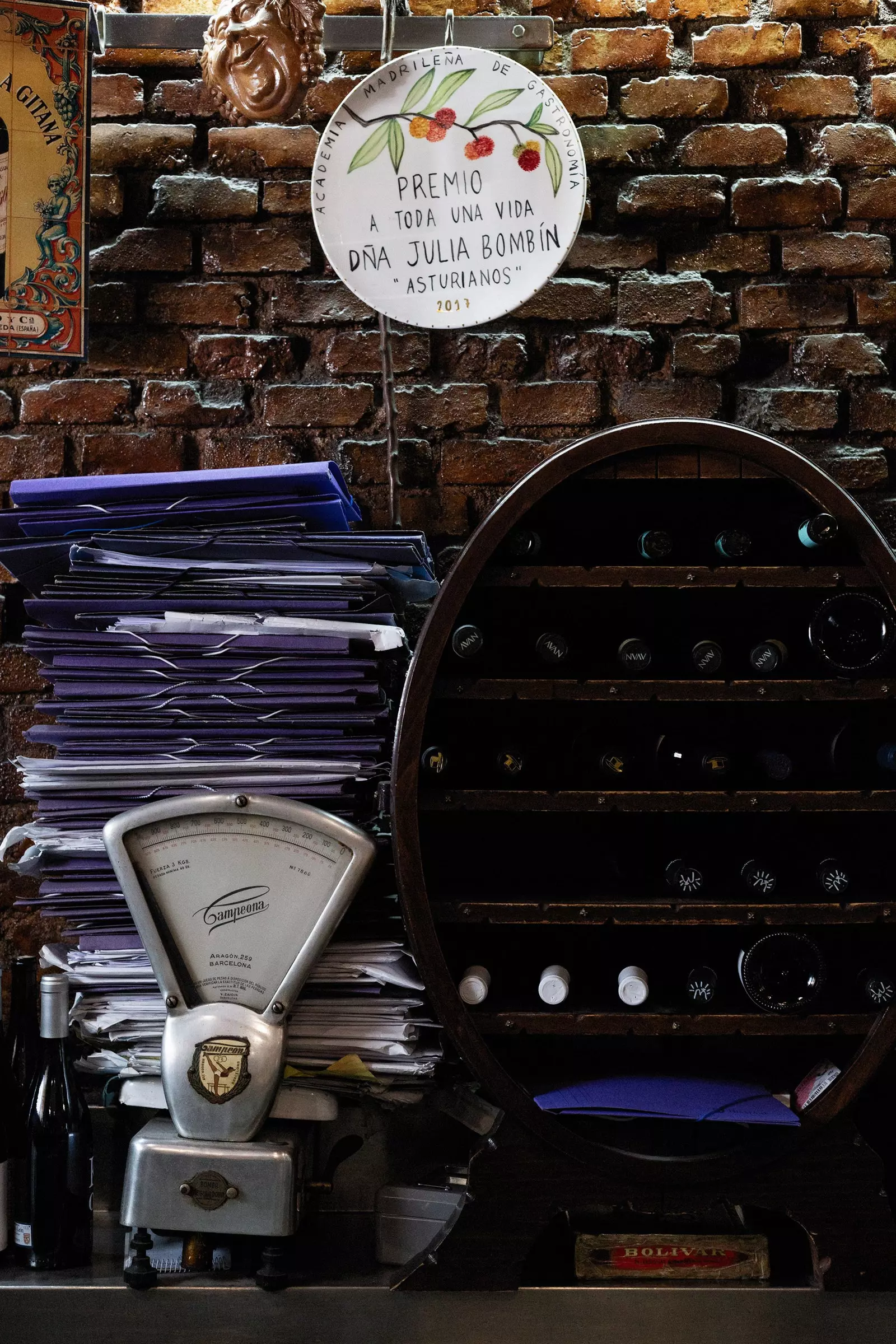 Interior da taberna asturiana