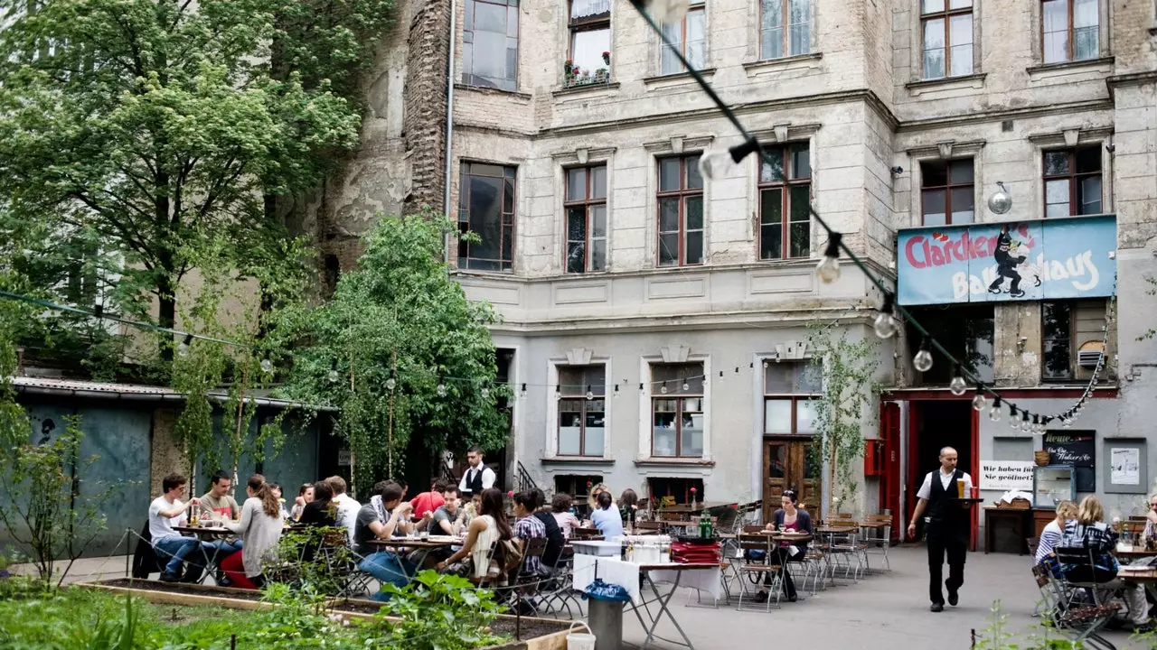 Konscht, Gastronomie an Nuetsliewen ouni de Berliner Auguststrasse ze verloossen