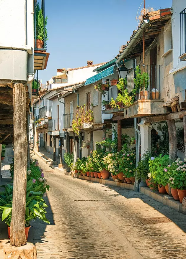 Walk the narrow streets of the Jewish quarter