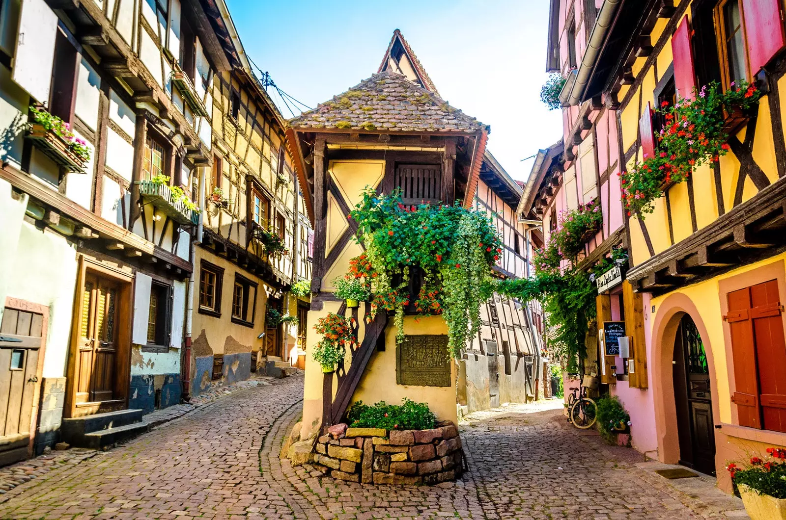 Близкият Eguisheim на 7 км от Колмар