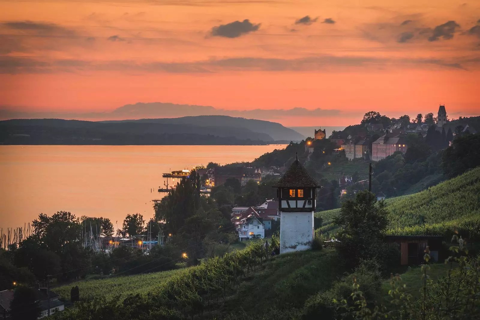 Matahari terbenam di Meersburg Jerman.