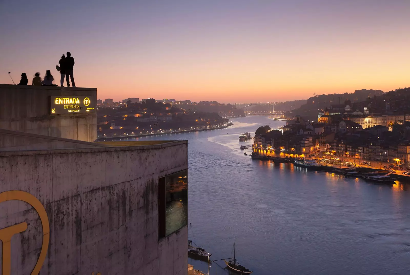 matahari terbenam dari Vila Nova de Gaia Porto