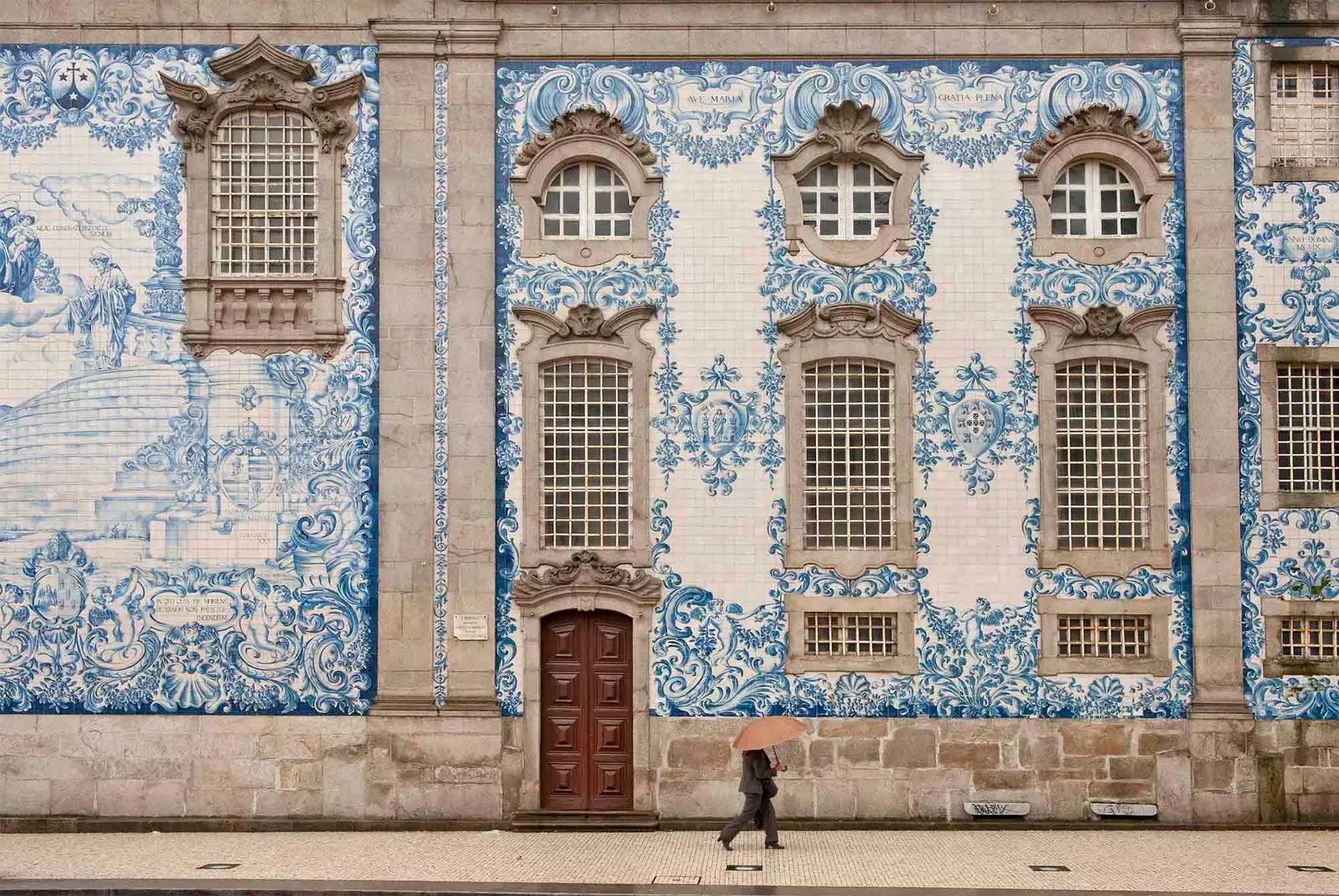 flislagt kirke i porto