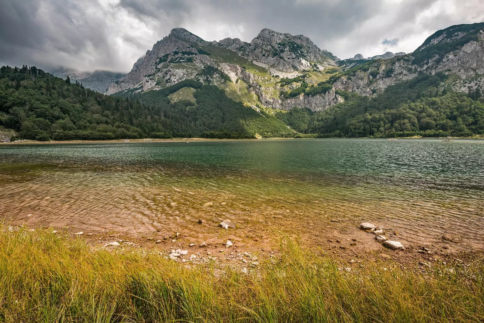 Llac glacera de Trnovačko