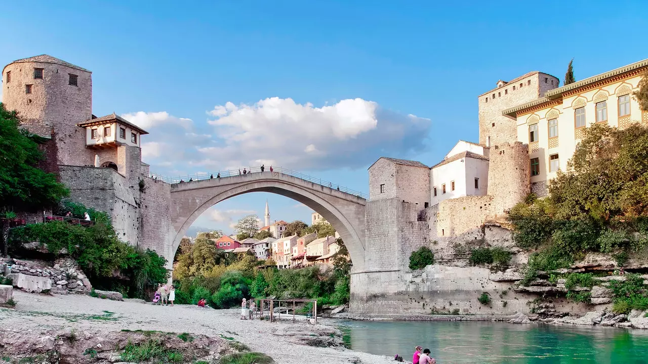 헤르체고비나: 모스타르(Mostar), 동양 마을과 지중해 향이 나는 포도밭