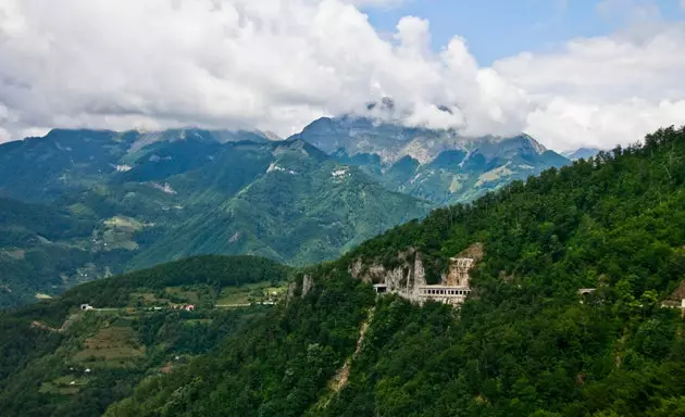 Dalam perjalanan ke Cetinje