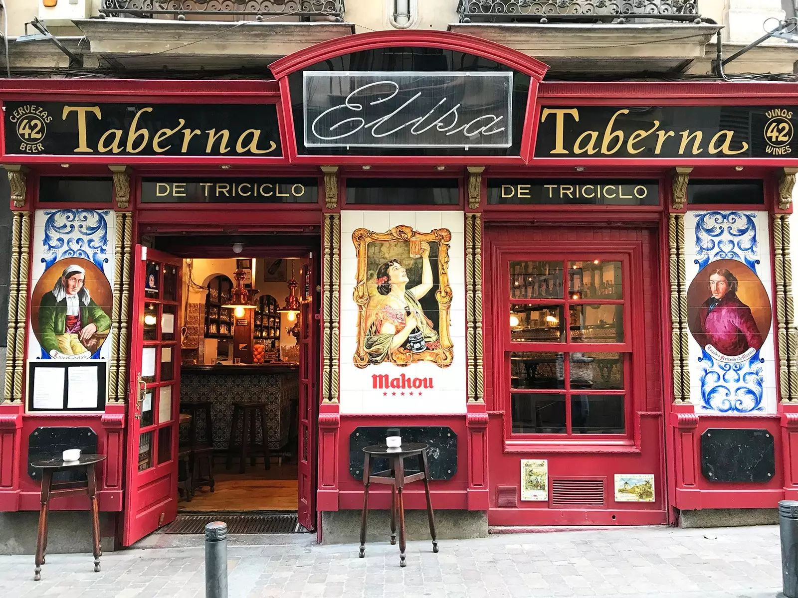 L'entrée de la taverne de La Elisa