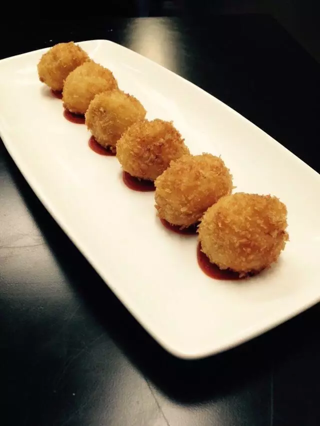 Croquettes hiếm để liếm ngón tay của bạn