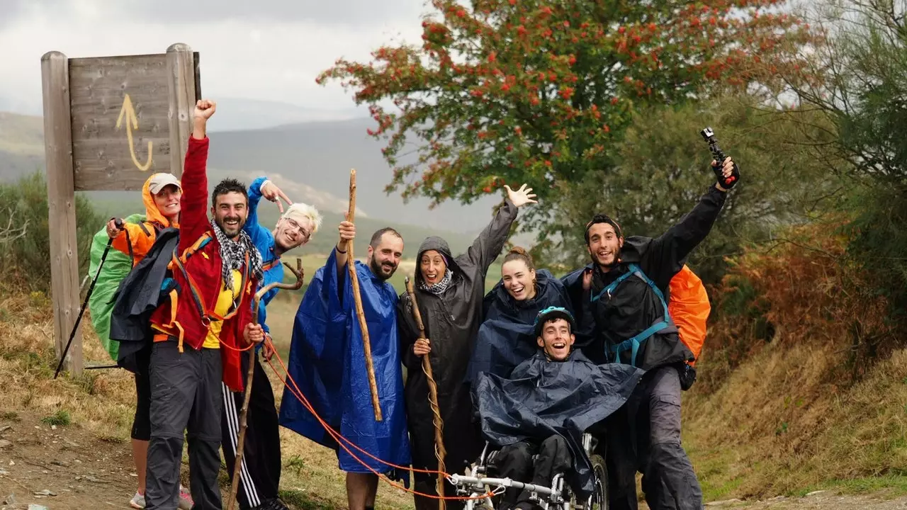 Questi due fratelli hanno percorso il Cammino di Santiago nel modo più complicato possibile