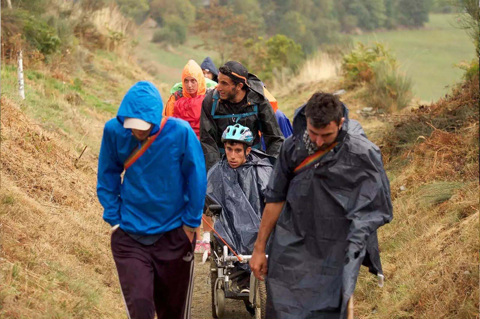 Cheksiz yo'l hujjatli filmi Camino de Santyago nogironlar aravachasi