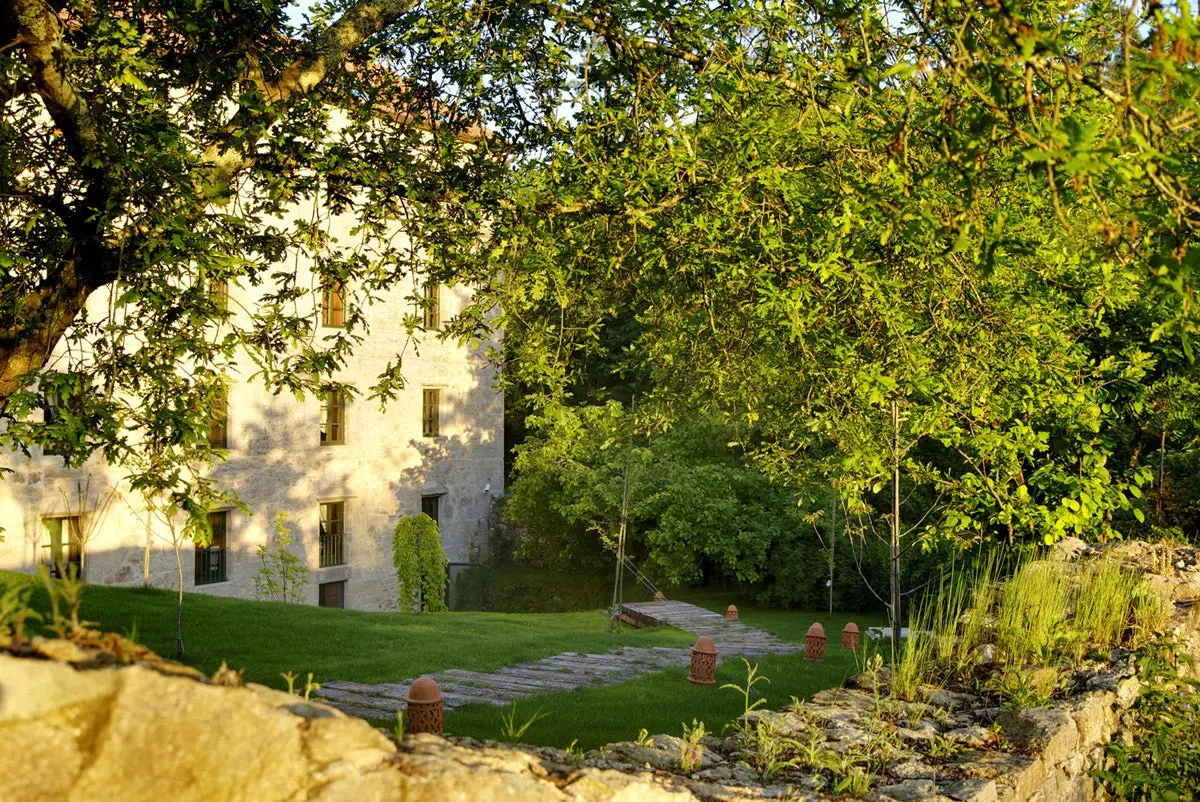 Óstáin lasmuigh de chathair na Spáinne A Quinta Da Auga