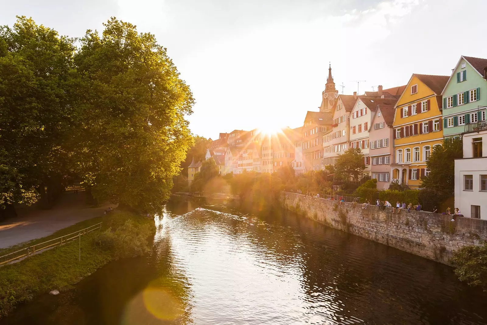 Er gaat niets boven het kijken naar de zonsondergang boven de rivier de Neckar