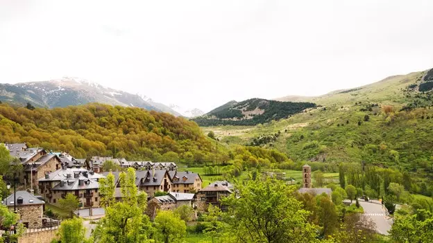 Piréiní Lleida: foraoisí agus eaglaisí meánaoiseacha