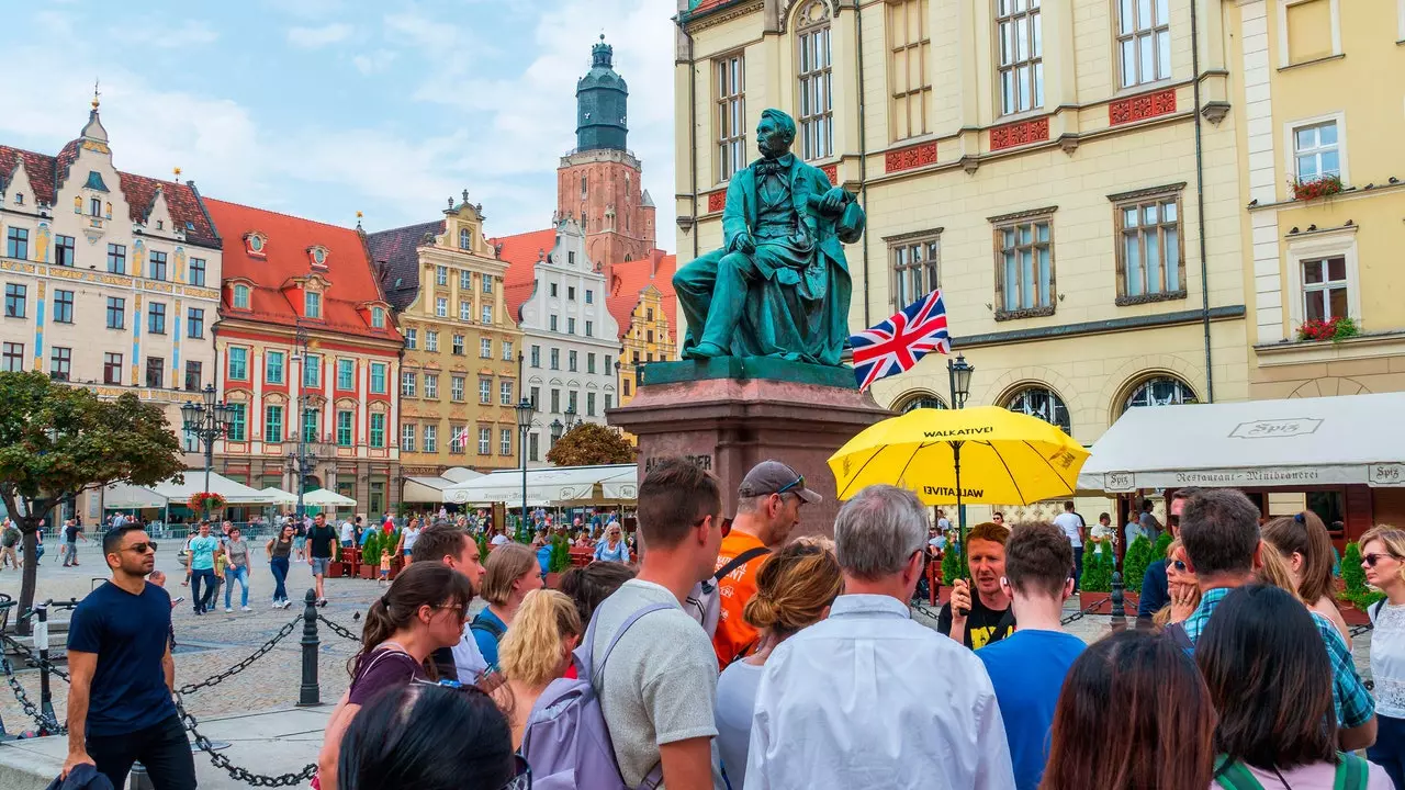 Kostenlose Touren, die Falle der bunten Regenschirme in der Stadt