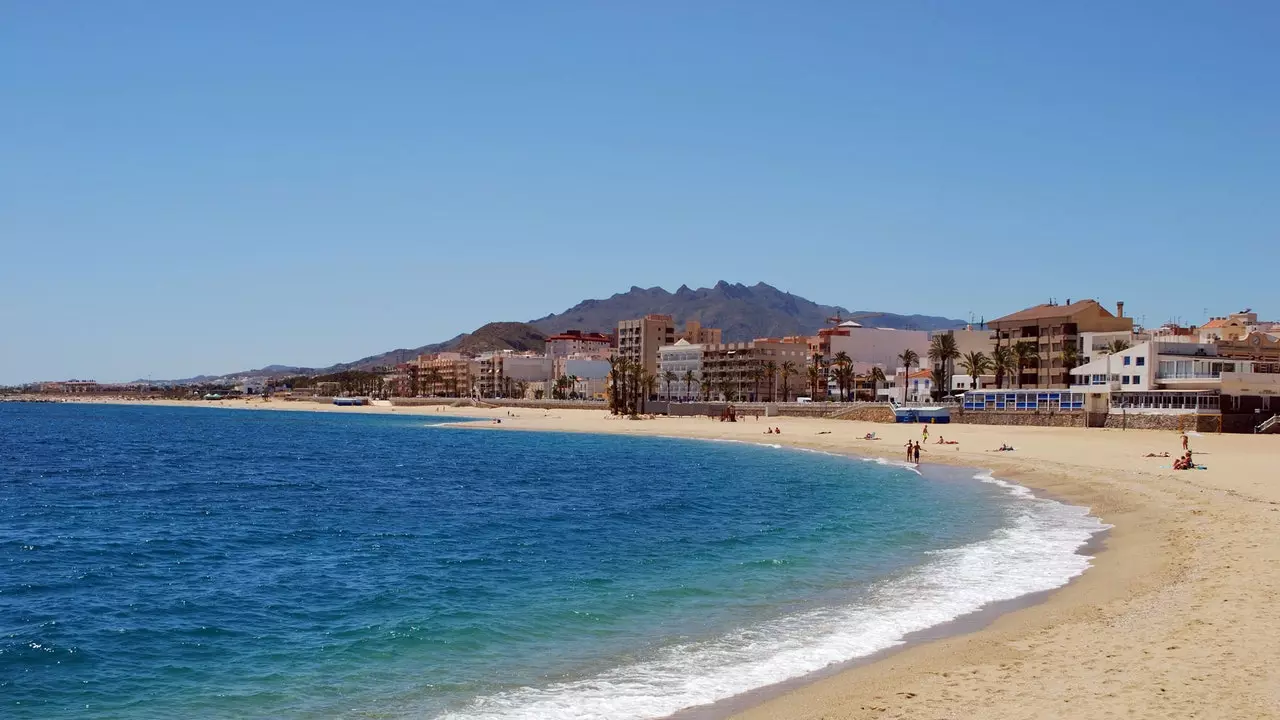 Sa tóir ar an samhradh síoraí in Almería: pleananna chun Garrucha a bhrú