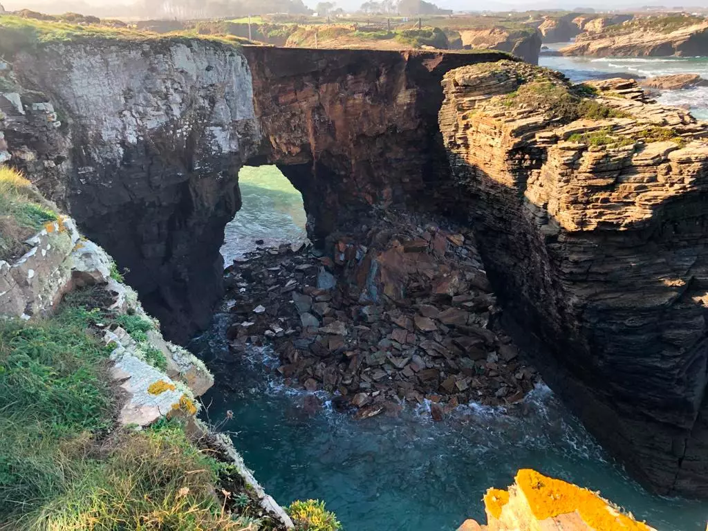 Arc dəstəsi Las Catedrales çimərliyi Ribadeo Lugo