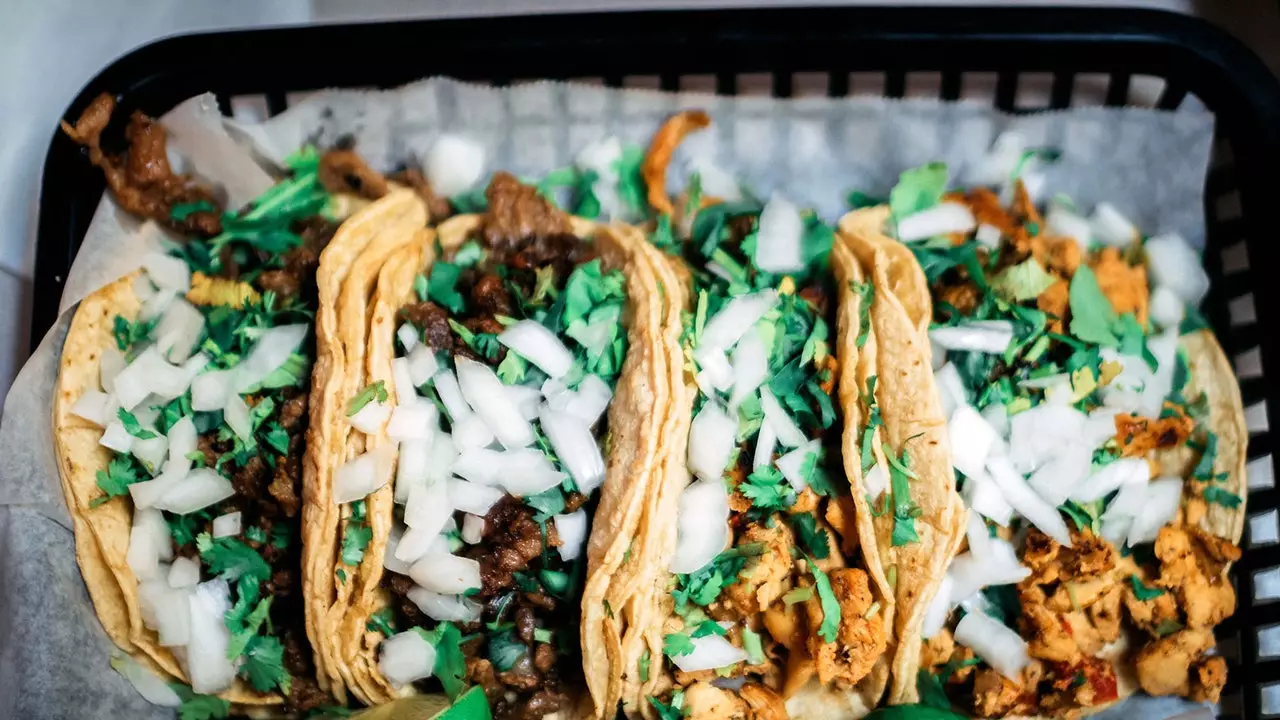 'The taco chronicles'၊ မင်းလုပ်ချင်တဲ့ မက္ကဆီကိုကိုဖြတ်တဲ့ခရီး (ဆိုဖာပေါ်ကနေ)