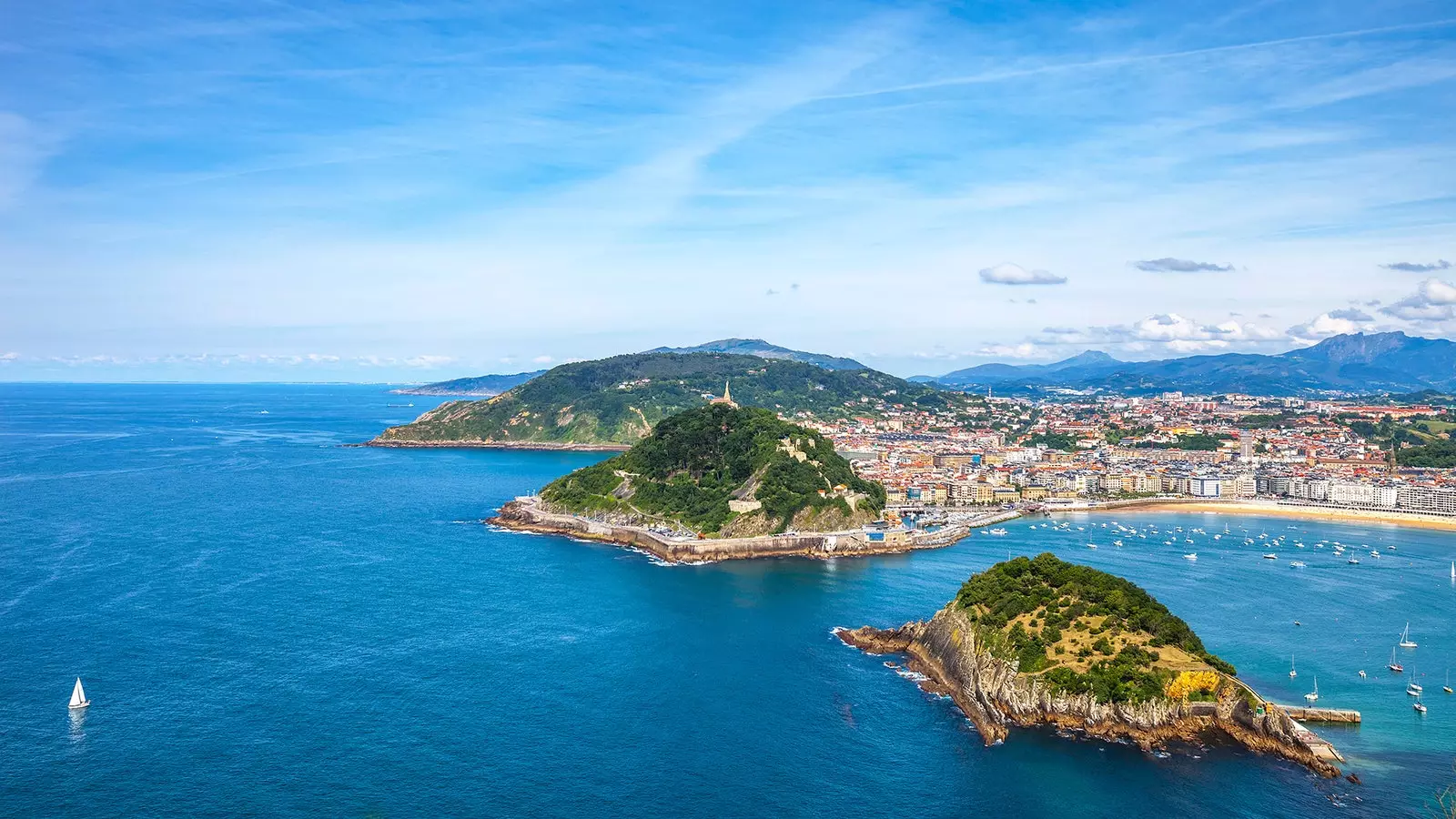 San Sebastian város, amelyet a tenger ural