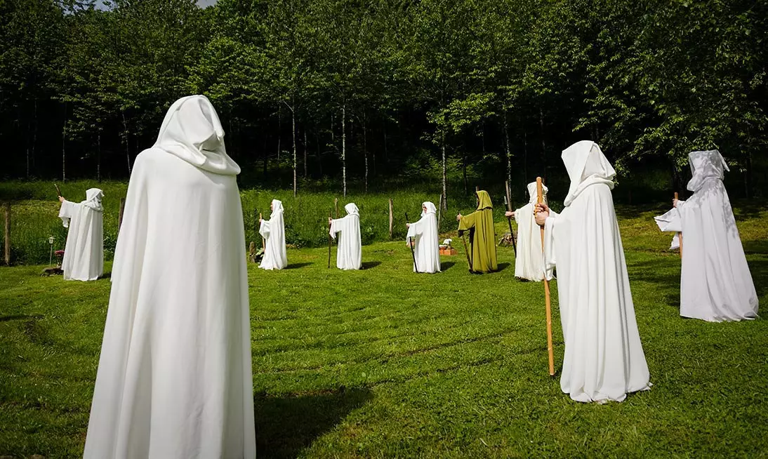 Druidas são membros de uma classe sacerdotal cujos poderes estão relacionados ao conhecimento da Natureza.