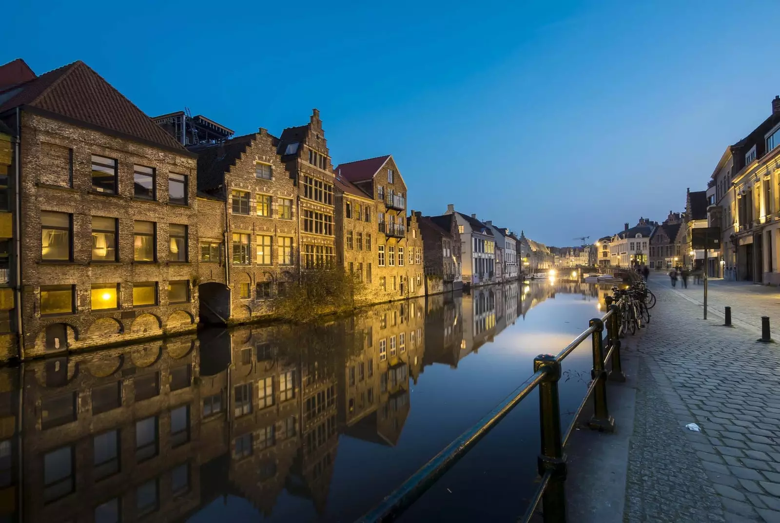 ghent pada waktu malam