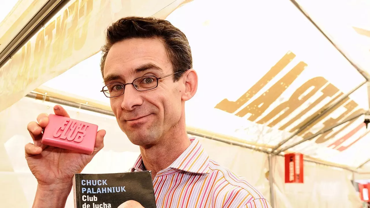 Chuck Palahniuk ס נבואה (און אַ יאַזדע צו זיין פּאָרטלאַנד פון טויט און פאַנטאַזיע)