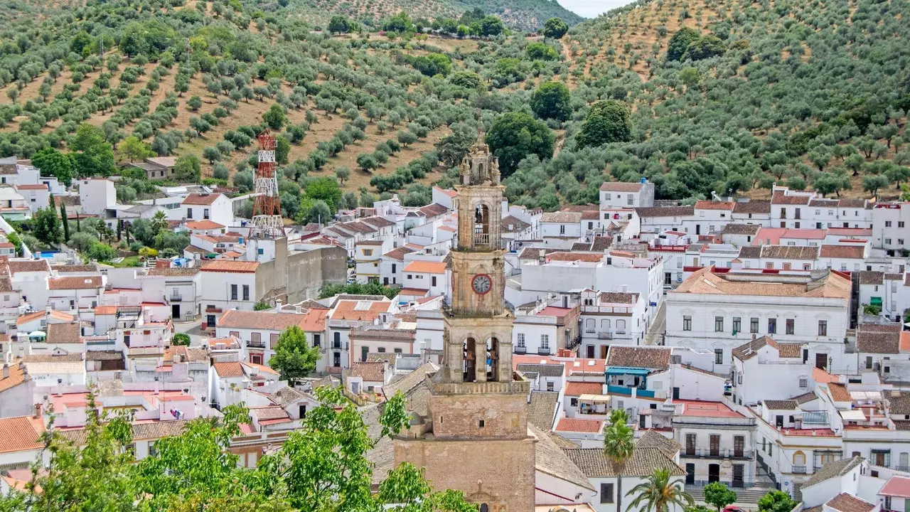 Constantina, akigundua moyo wa Sierra Norte de Sevilla