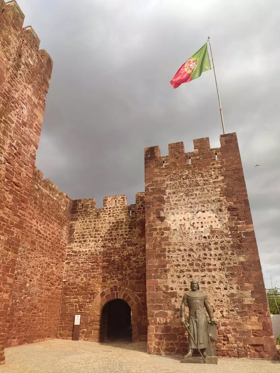 Caisleán na Silves An Phortaingéil