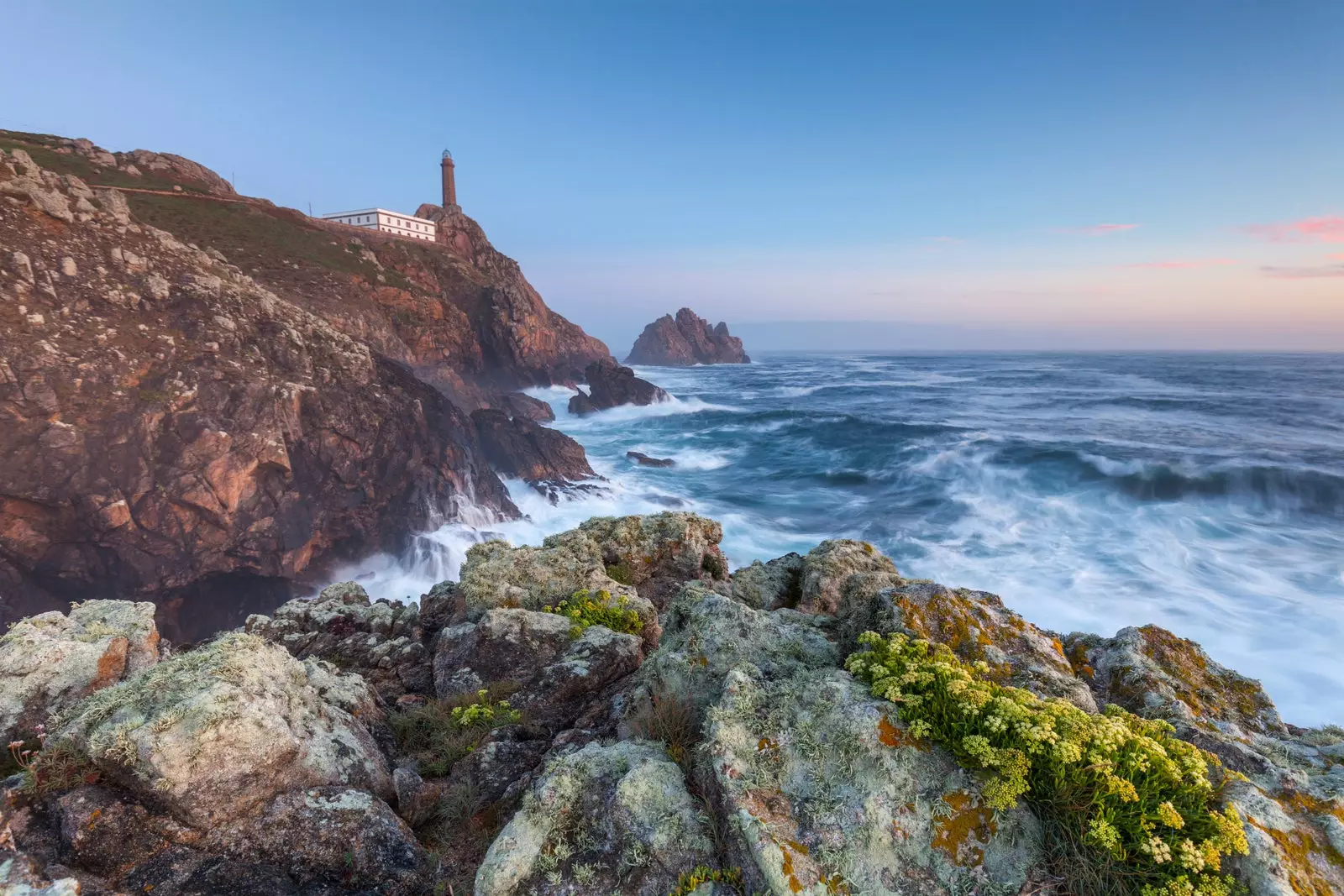 Galician Costa da Morte üzərindəki Camariñas bələdiyyəsindəki Cape Viln mayak.