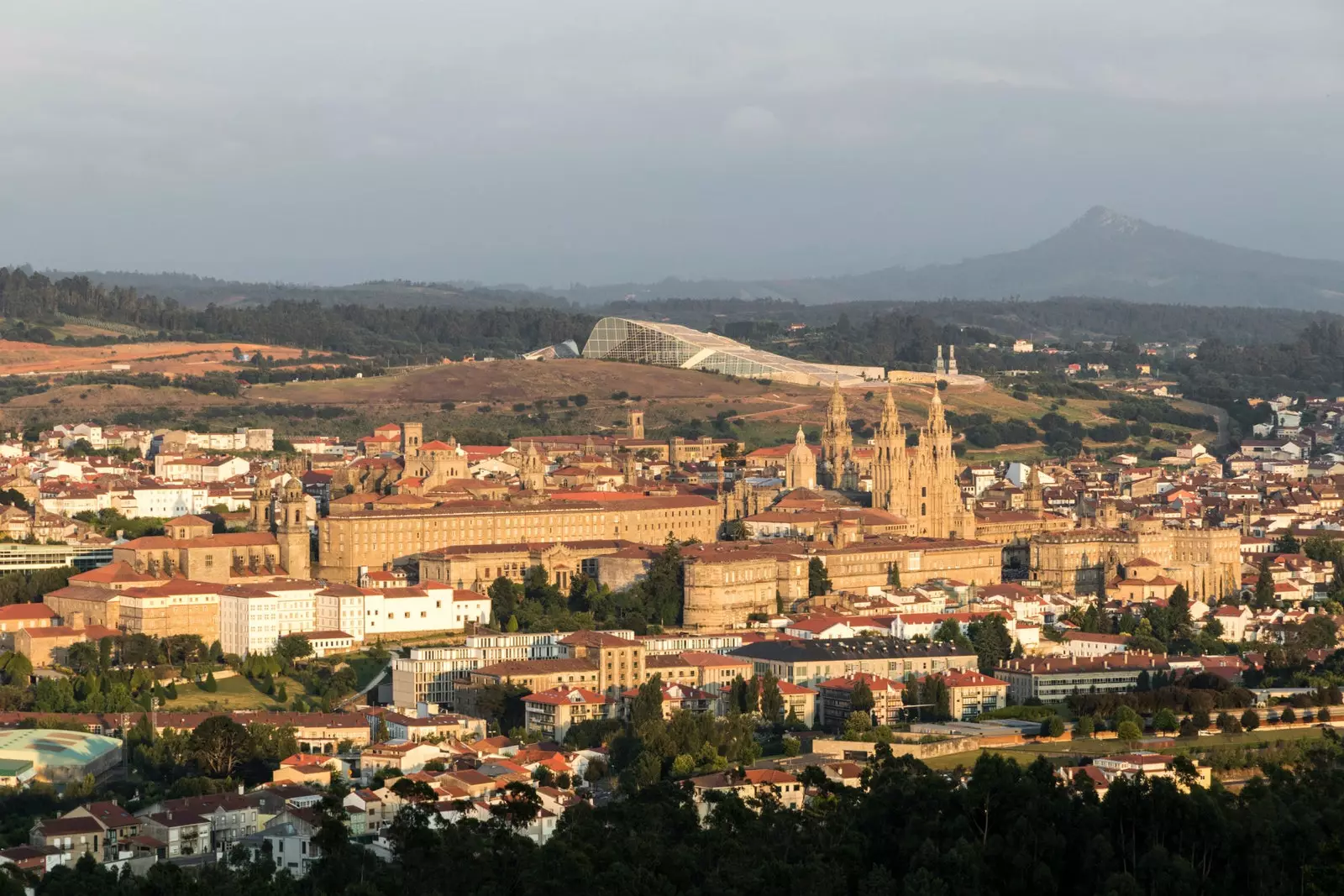 Santiago de Compostela'nın en güzel manzarası Monte Pedroso'dan alınır.