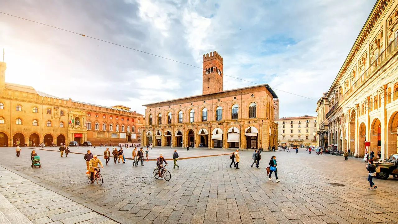 Nee, Bologna geeft (nu) geen gratis bier weg om te fietsen