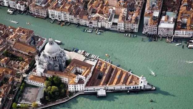 Venice tràn ngập ... với các Cơ sở Nghệ thuật Đương đại