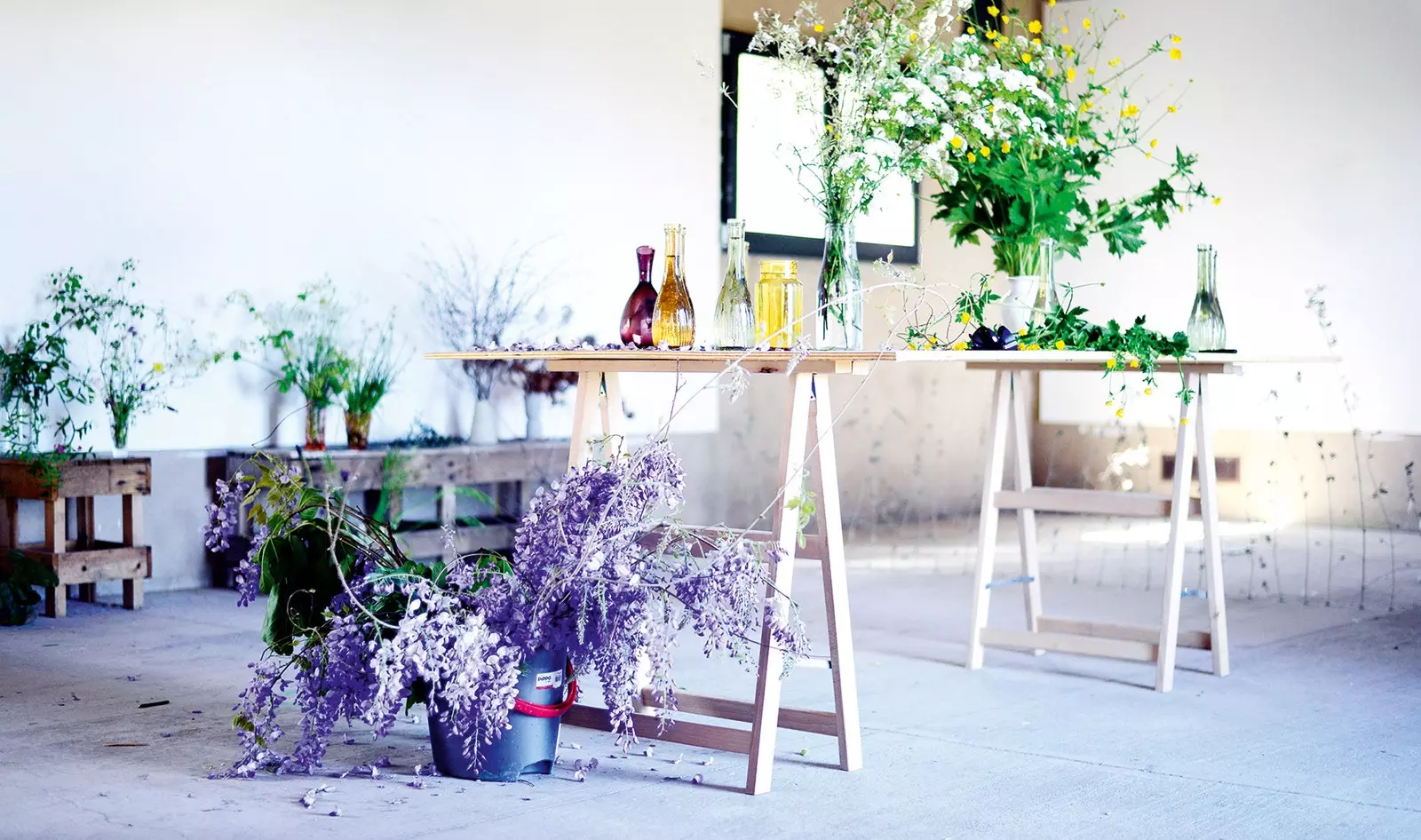 Du lærer at lave buketter og centre i blomsterarrangementsværkstedet.