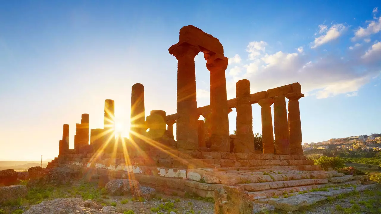 Magna Via Francigena hay 'Con đường Santiago' của Sicily