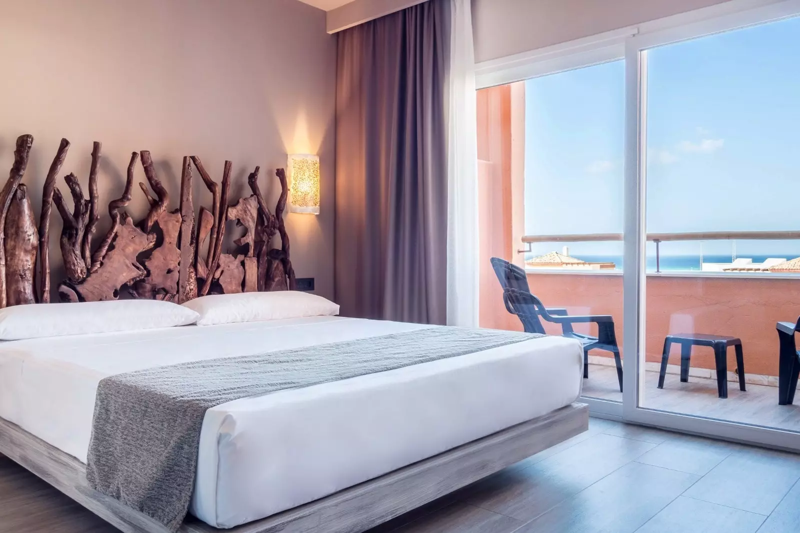 Kamar dengan pemandangan laut di Hotel Tarifa Lance.