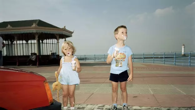 Această sărbătoare îl imită pe Martin Parr