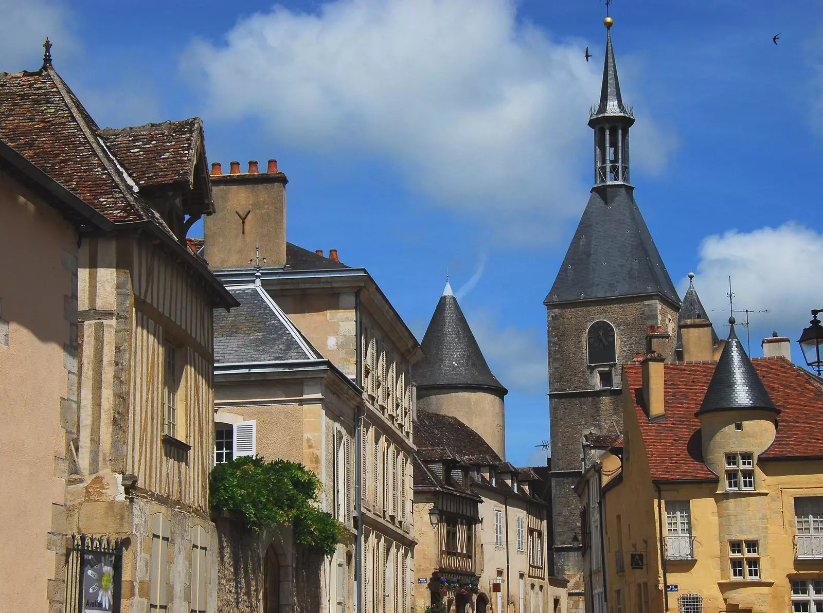 Burgundy viineineen ja perinteisine ruokineen