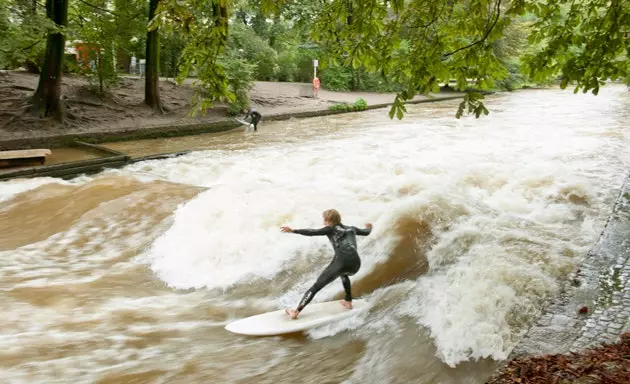 Surfing fi Munich Naturalment.