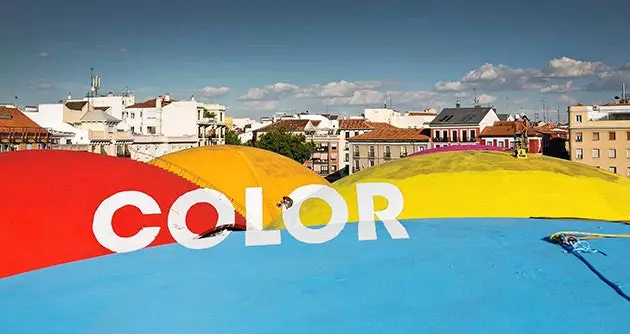 The roof of the Barley Market intervened by BoaMistura