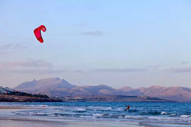 Kitesurf em Fuerteventura, um esporte que transborda adrenalina