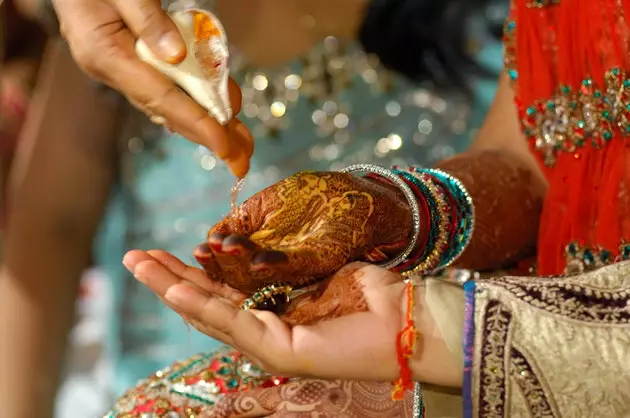 Survival guide for the typical Indian wedding