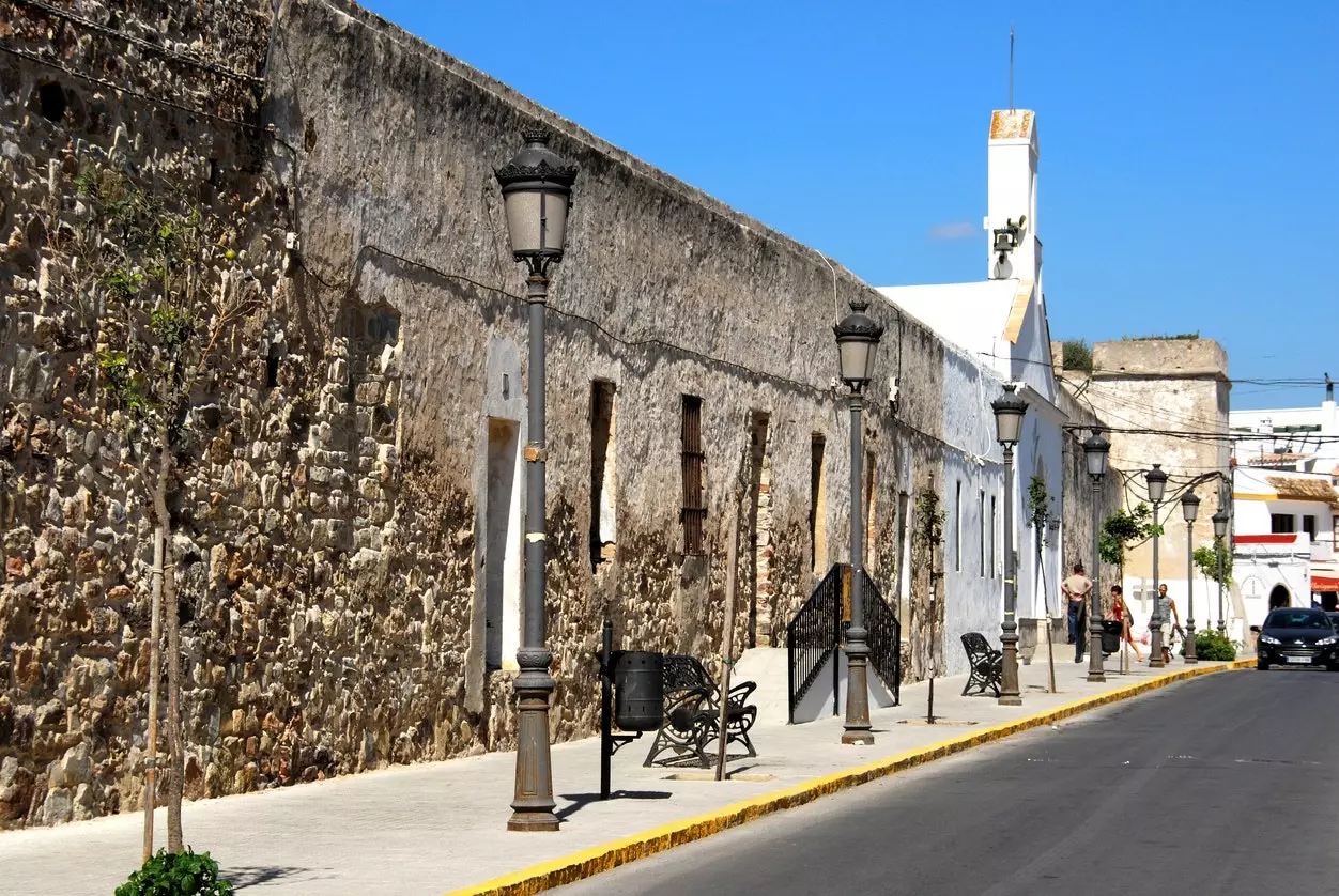 Vieux château de Zahara et la paroisse de Nuestra Señora del Carmen.