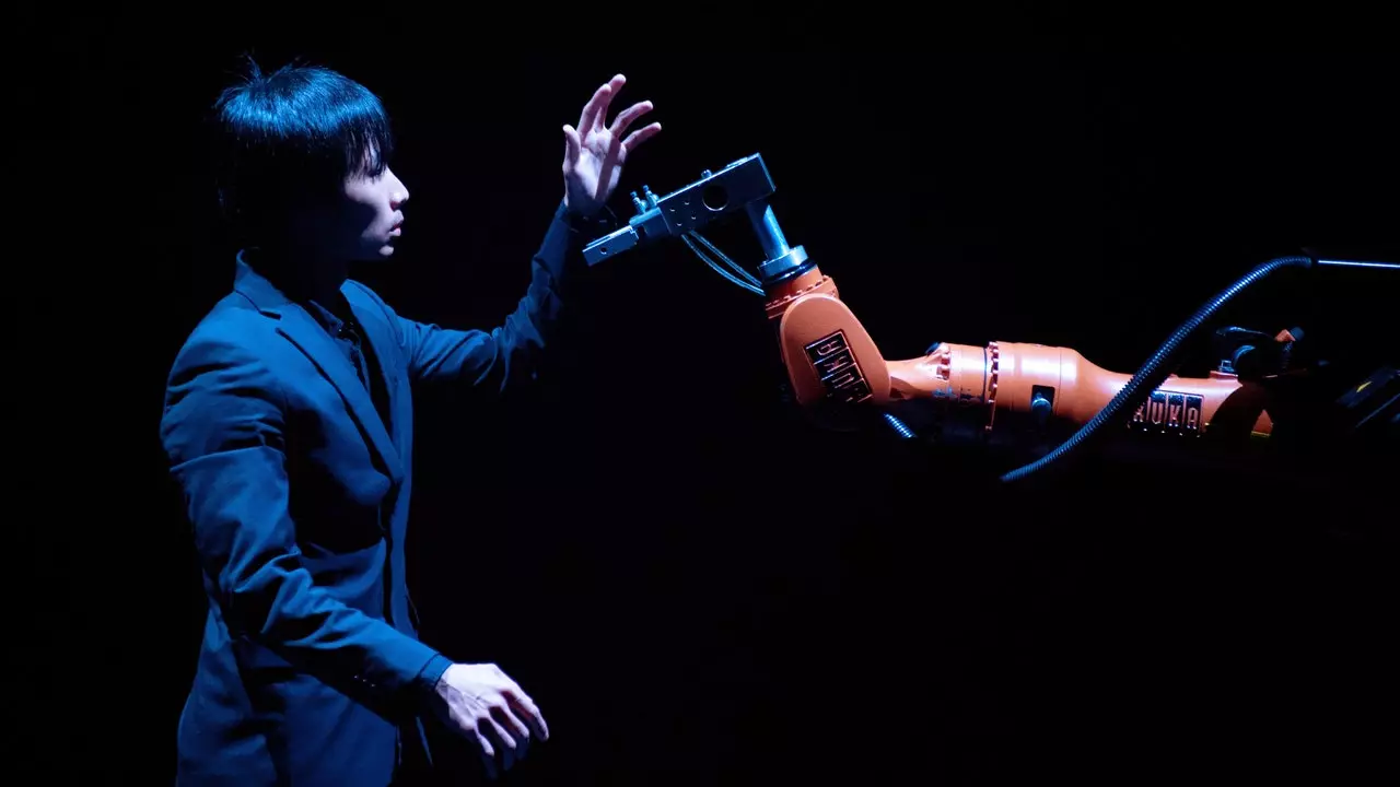 Huang Yi & Kuka visit Madrid: dancing with robots