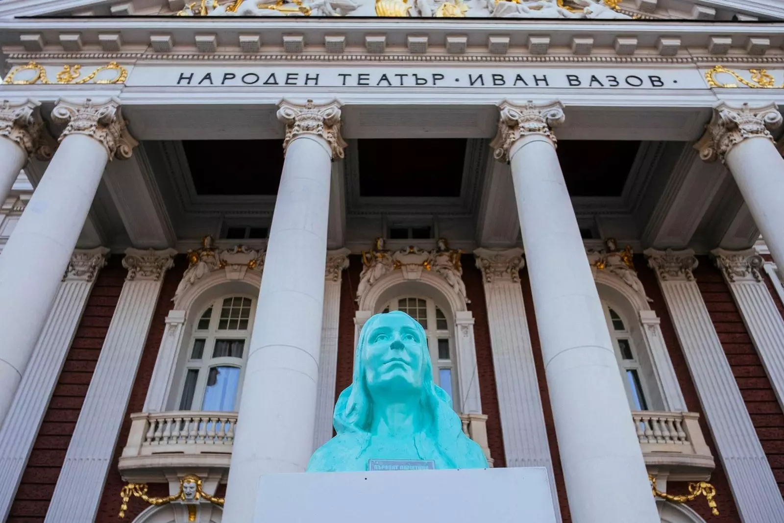 Diverse sculture compaiono a Sofia per denunciare la mancanza di monumenti alle donne in città