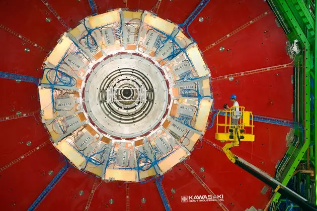 Бозони CERN Higgs ва ғайра